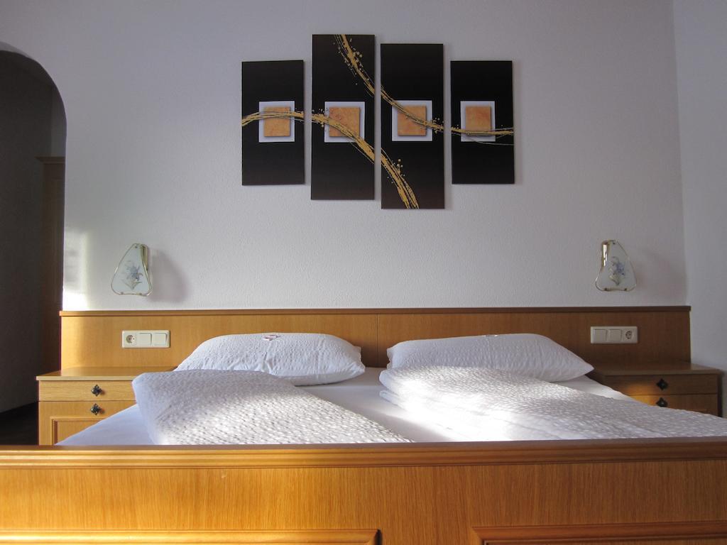 カップルHaus Arosaアパートメント 部屋 写真