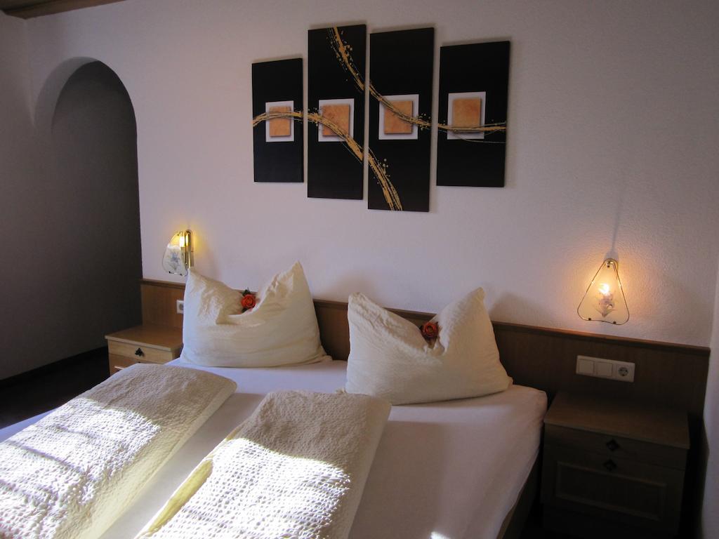 カップルHaus Arosaアパートメント 部屋 写真